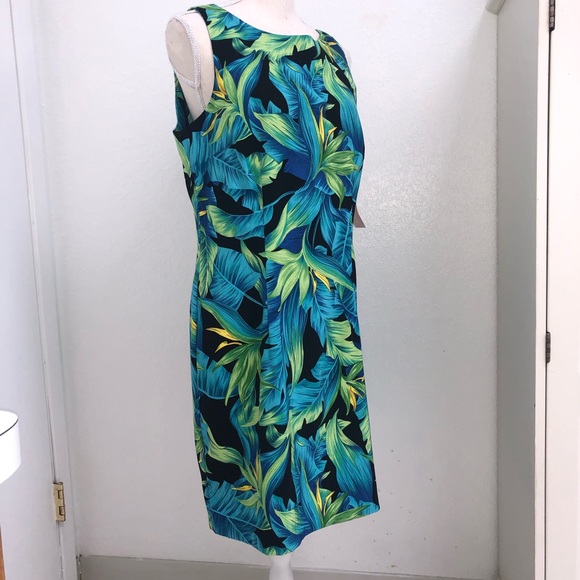 Sleeveless Floral Dress - Picture 2 of 4